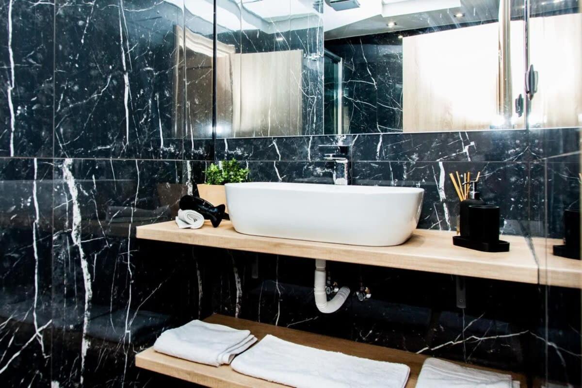 Contemporary And Chic Apartment In Central Athens Atenas Exterior foto